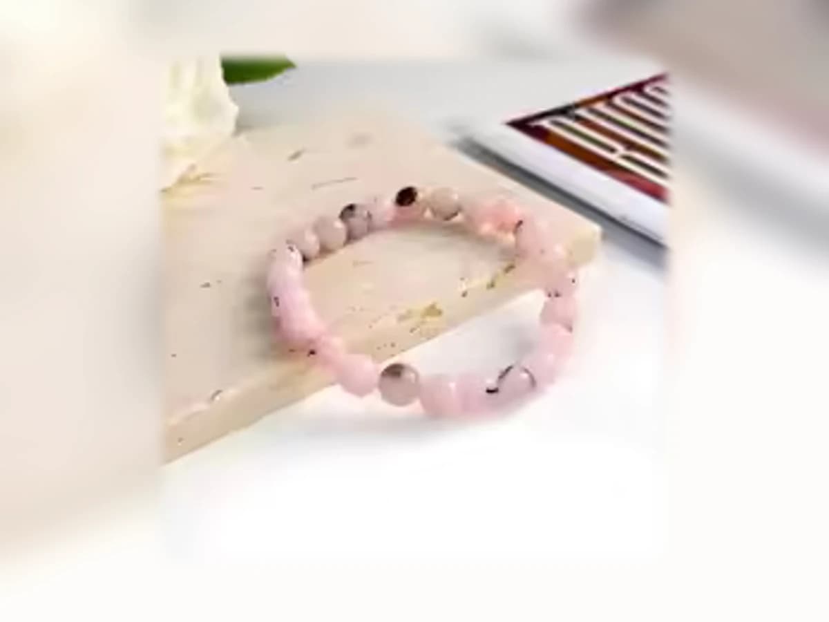 Rosa Opalstein-Natursteinarmband in der Ausführung Licht