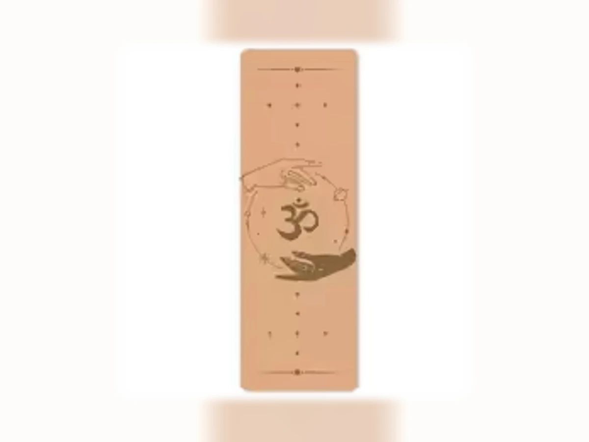 Naturfarbene Yogamatte mit dem Design Om im Kreis