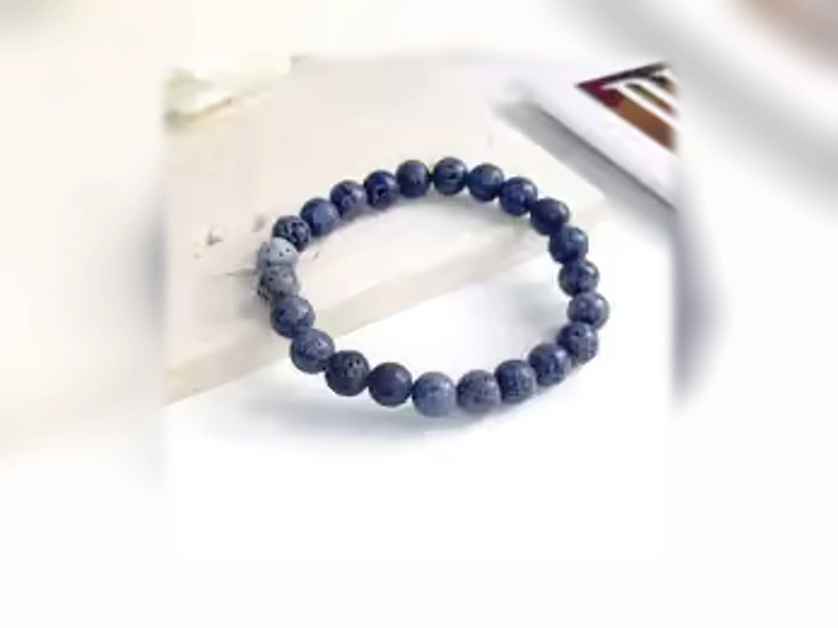 Blauer Korallenstein-Natursteinarmband in der Ausführung Licht