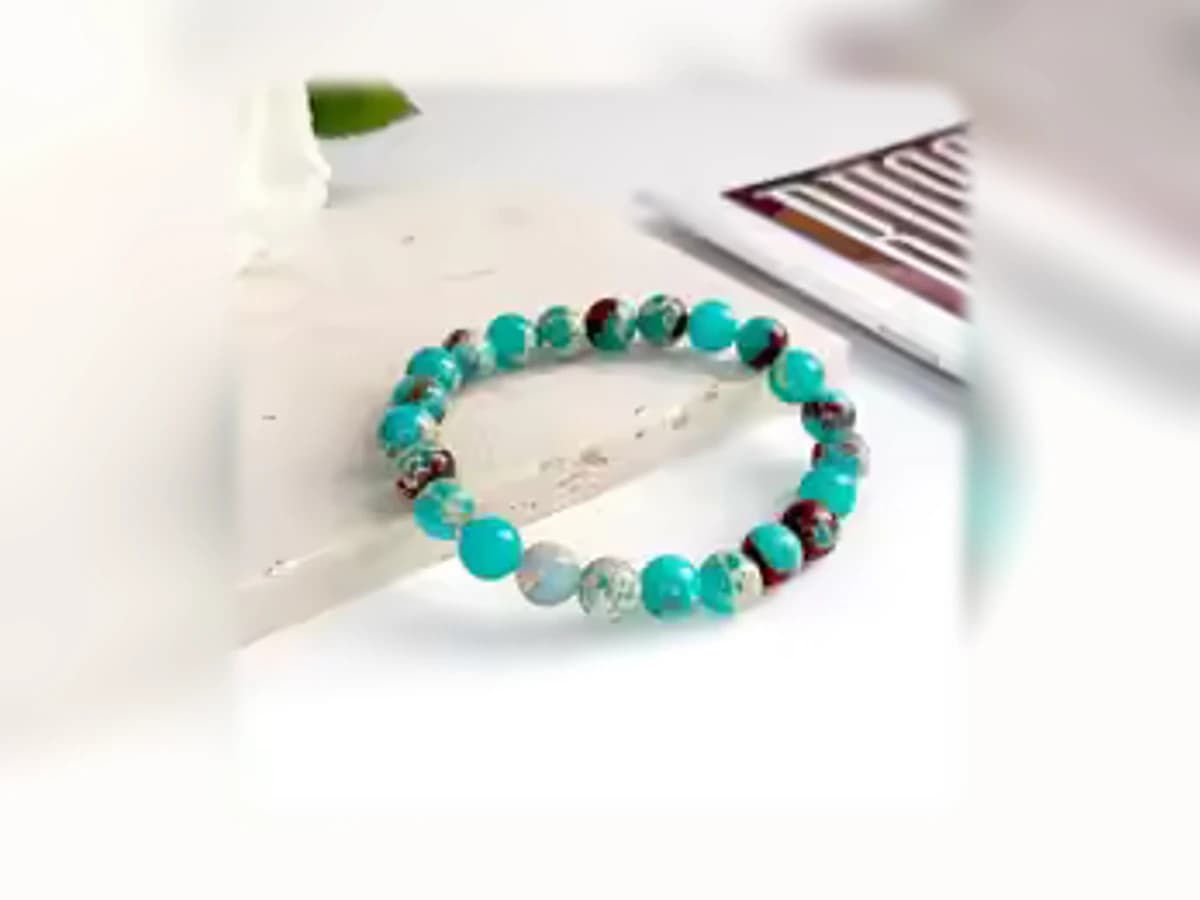 Shoushan-Natursteinarmband Türkisfluss mit kräftig türkisen Perlen