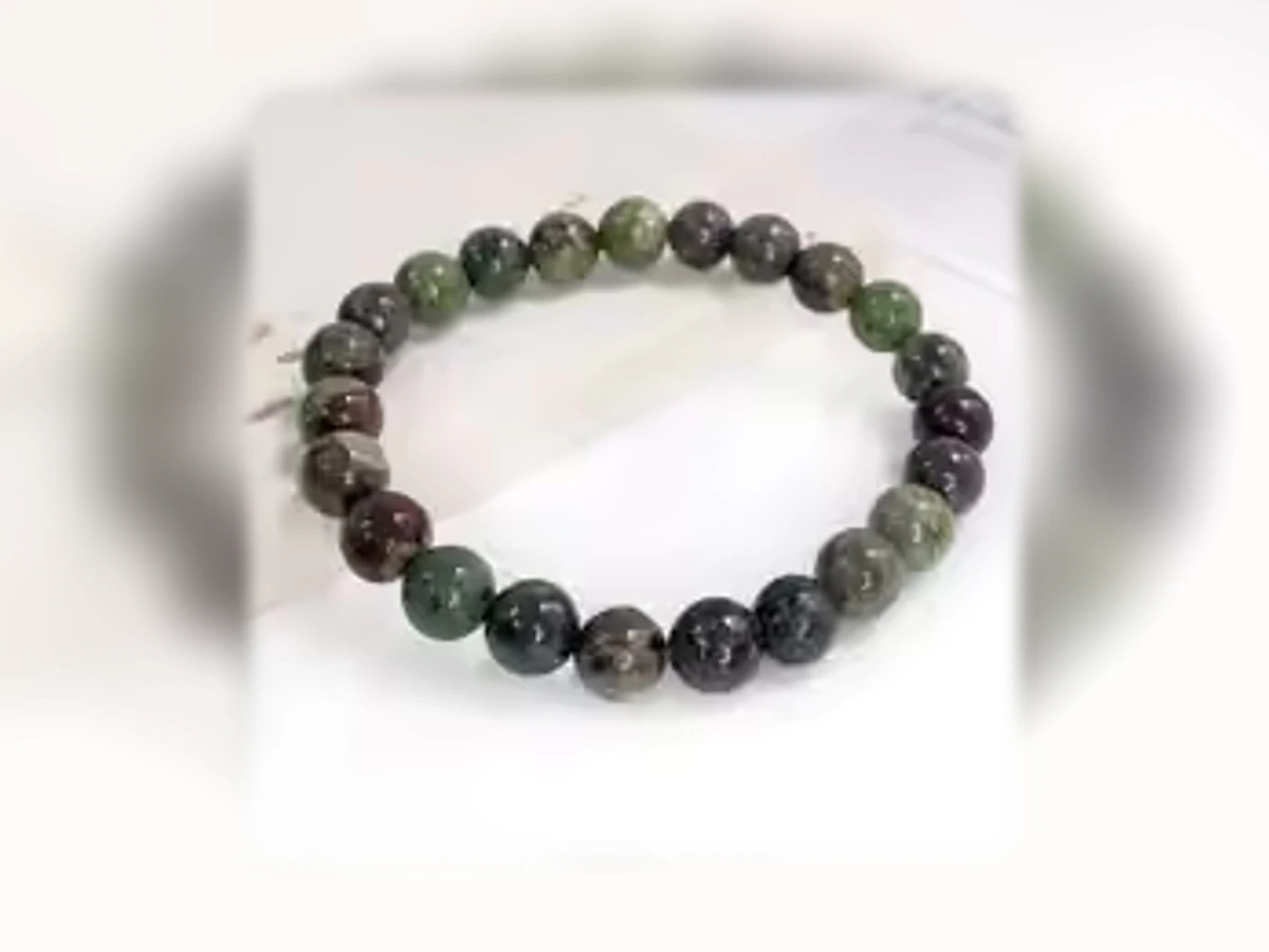 Drachenblut-Jaspis-Natursteinarmband in der Ausführung Licht