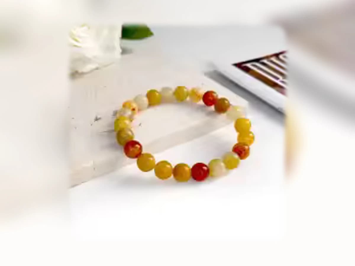 Goldfarbener Jadestein-Natursteinarmband in der Ausführung Licht