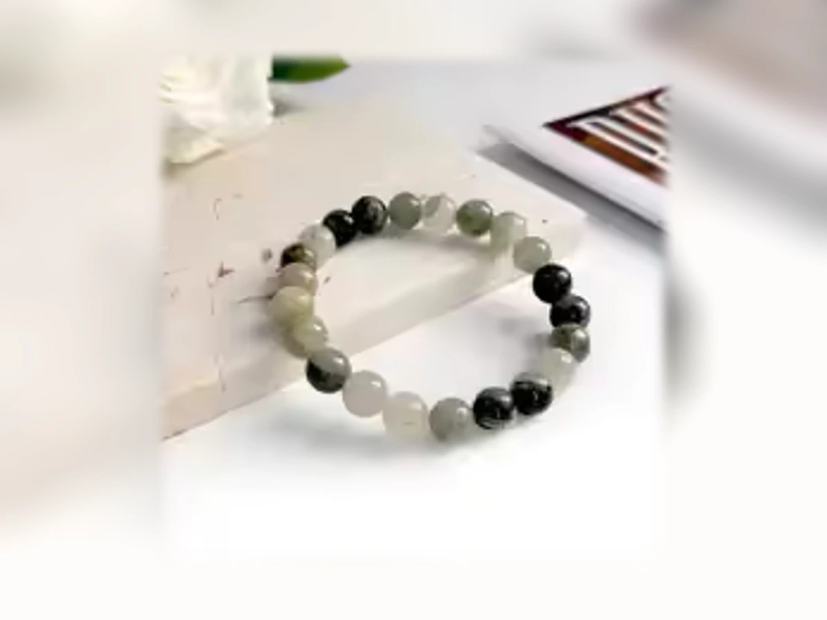 Grüner Jadestein-Natursteinarmband in der Ausführung Licht