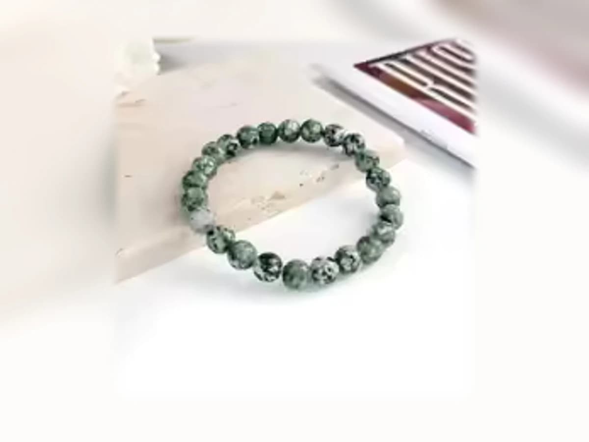 Jadefarbener Stein-Natursteinarmband in der Ausführung Nuance