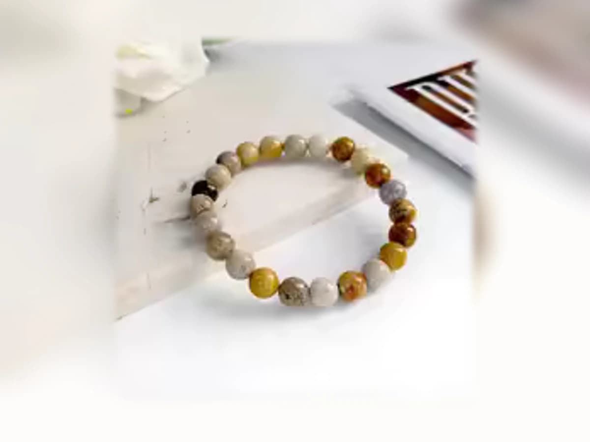 Korallenstein-Natursteinarmband in der Ausführung Licht