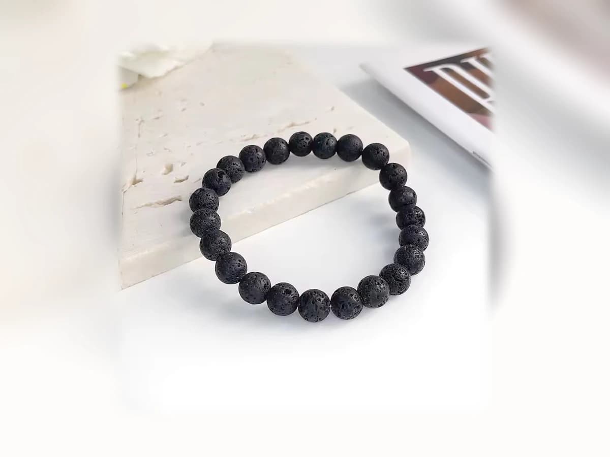 Lavastein-Natursteinarmband in der Ausführung Licht
