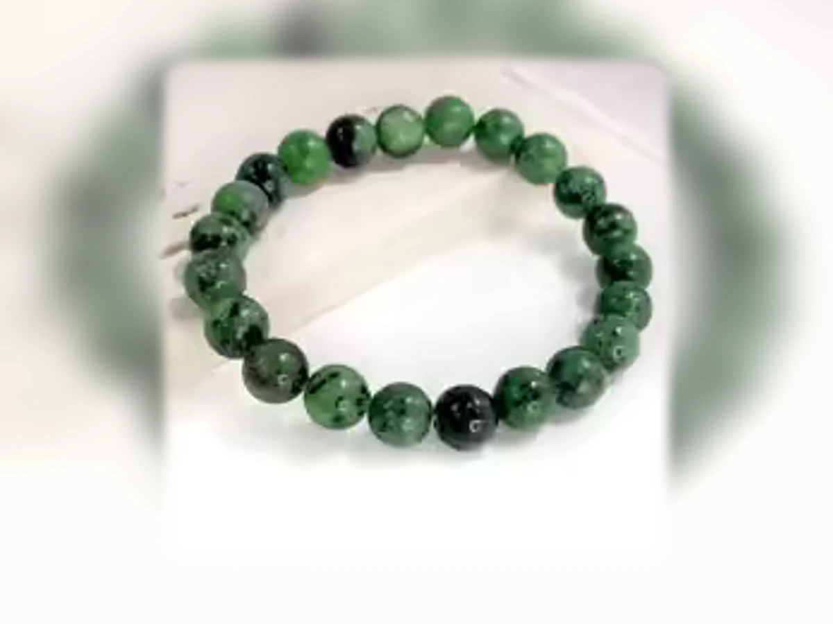 Rubin-Zoisit-Natursteinarmband in der Ausführung Licht
