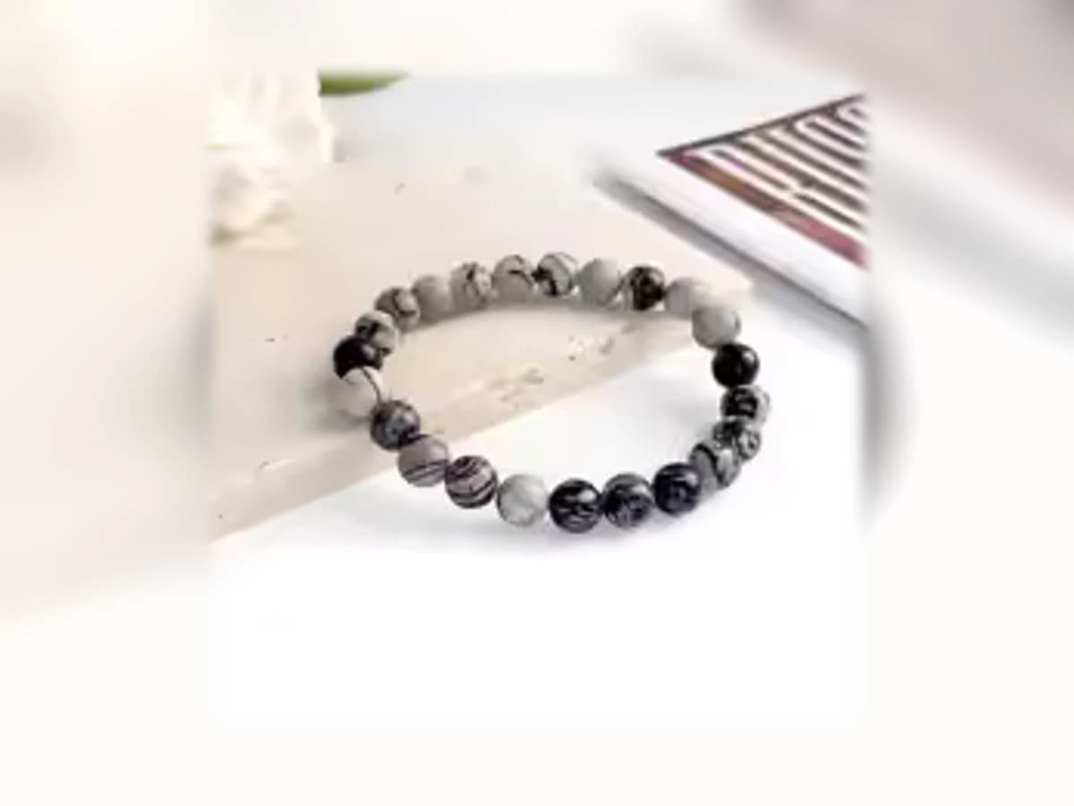 Schwarzer Netzwerkstein-Natursteinarmband in der Ausführung Licht