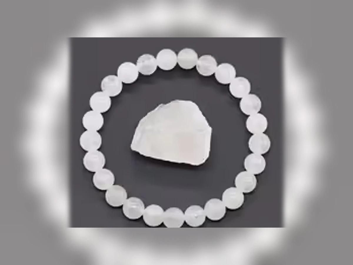 Weißer Jadestein-Natursteinarmband in der Ausführung Atelier