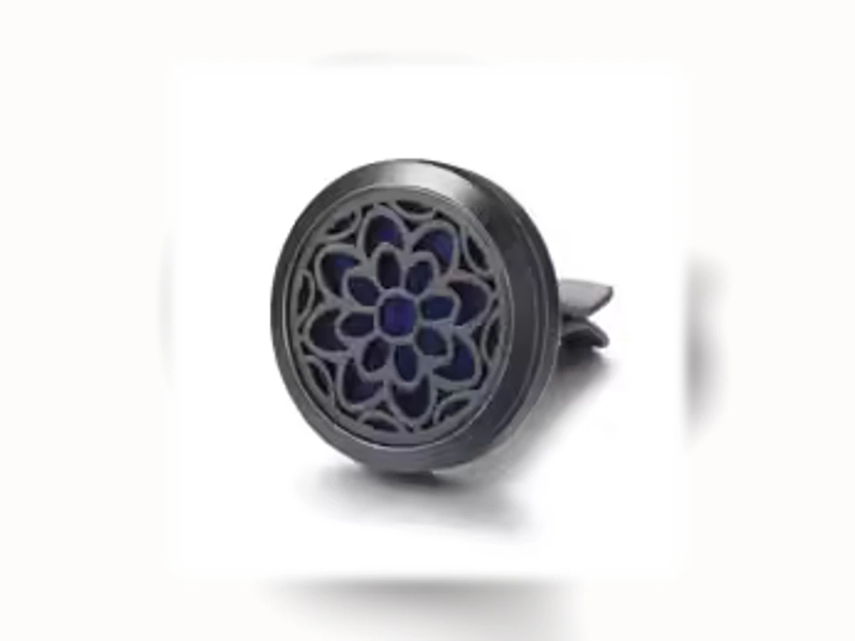 Schwarzer runder Aromatherapie-Autoclip mit Motiv Blütenmandala