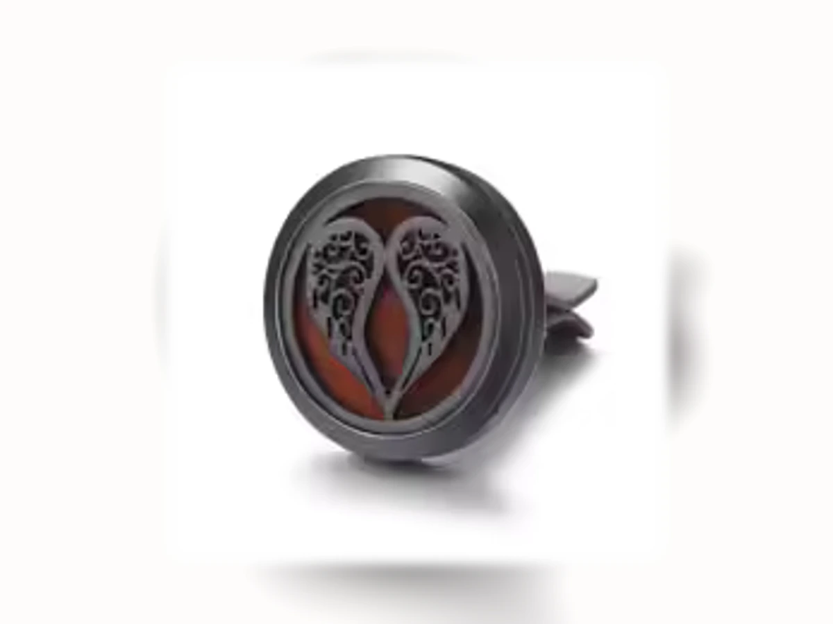 Schwarzer runder Aromatherapie-Autoclip mit Motiv Engelsflügel-Herz