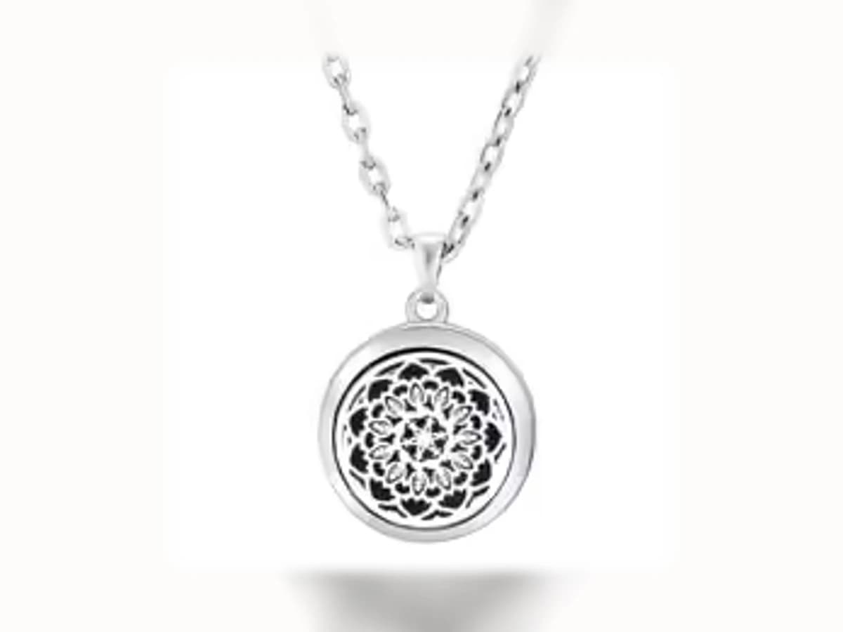 Silberfarbene Aromatherapie-Halskette mit Motiv Feines Mandala