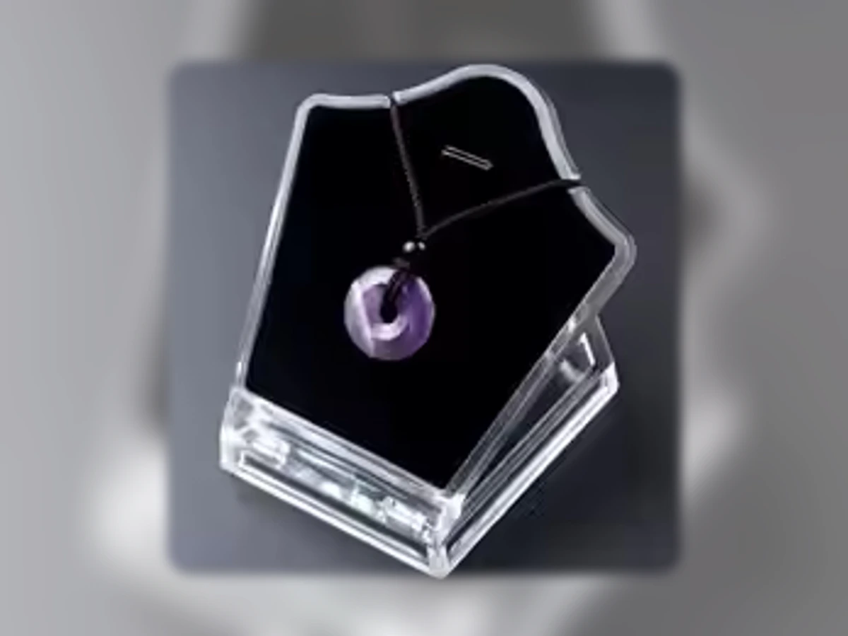 Runder Amethyst-Anhänger an schwarzer Kordel