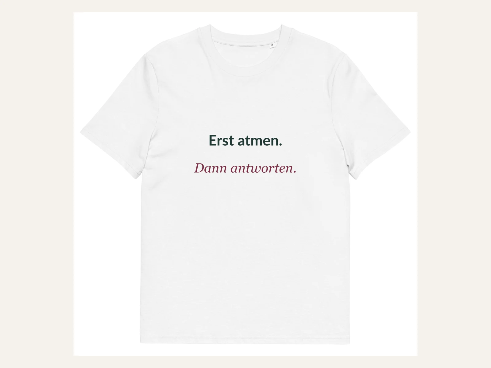 Erst atmen. Dann antworten. Unisex Bio-Shirt in Weiß: Vorderansicht