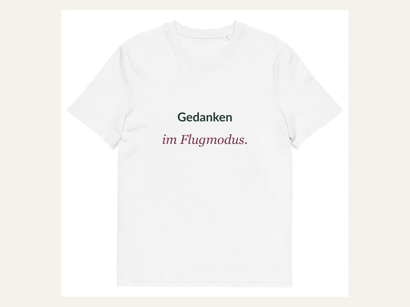 Gedanken im Flugmodus. Herren Bio-Shirt in Weiß: Vorderansicht
