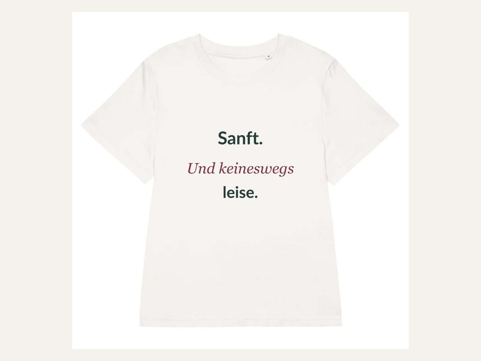 Sanft. Und keineswegs leise. Damen Bio-Shirt in Naturweiß: Vorderansicht