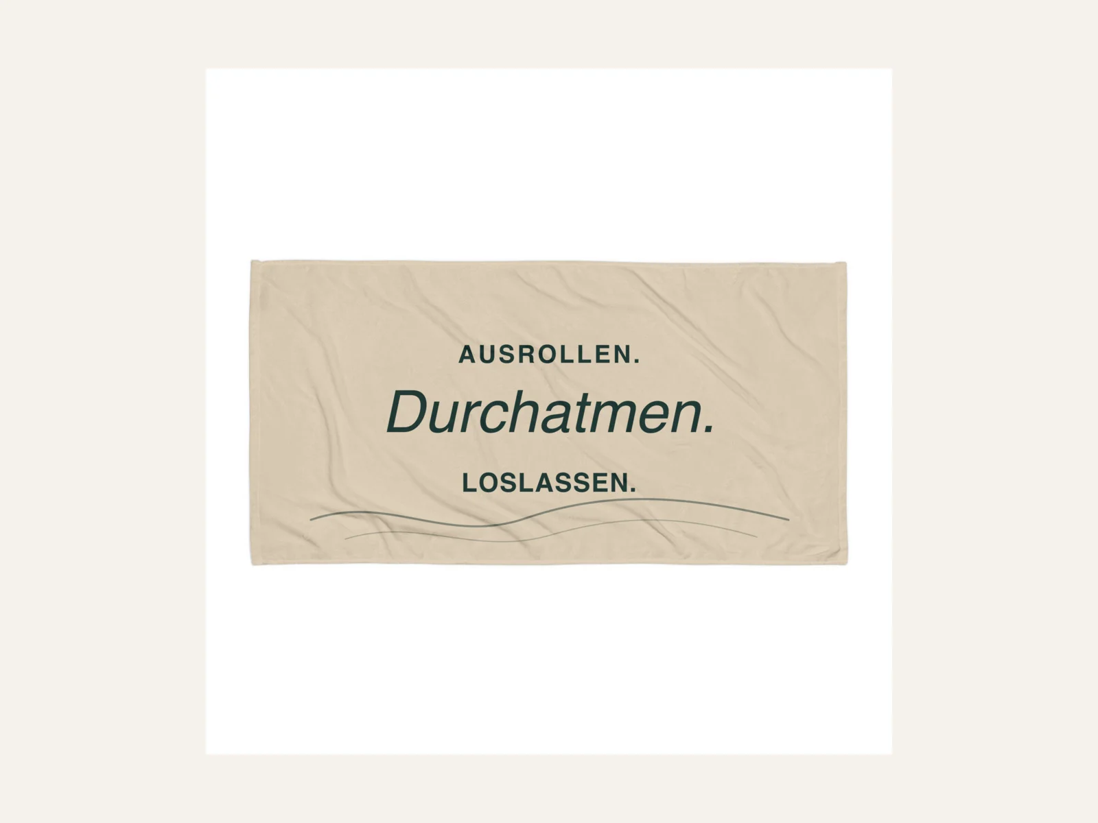 Ausrollen. Durchatmen. Loslassen. – Yoga-Handtuch in Sand – Produktansicht