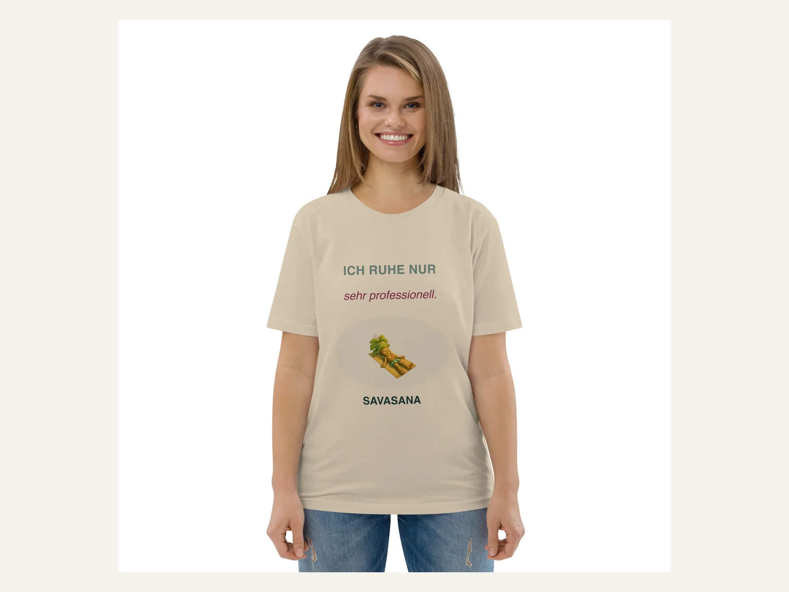 Ich ruhe nur sehr professionell. – Rebi Unisex Bio-Shirt in Weiß – Damen-Modelansicht