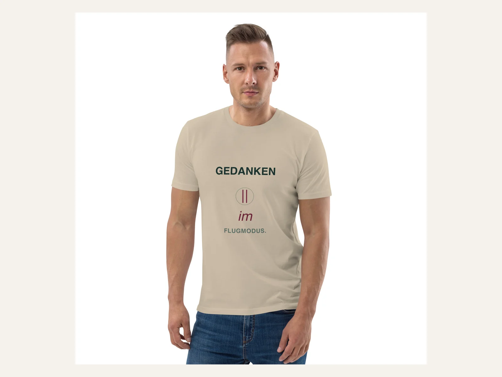Gedanken im Flugmodus. – Herren Bio-Shirt in Weiß – Herren-Modelansicht